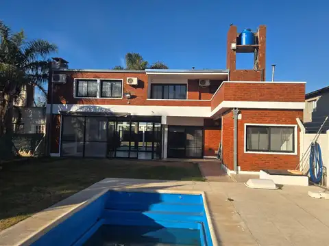 Los Nogales 2700. Moderna. Solida. Impecable,