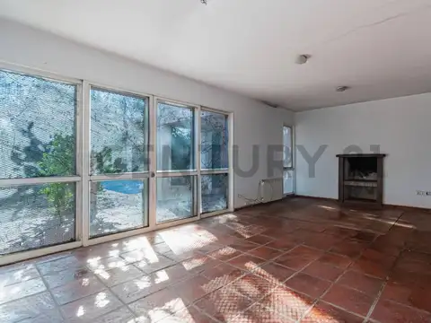 CASA EN VENTA EN CITY BELL 4 DORMITORIOS