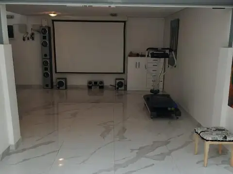 Casa en Venta con 3 cocheras