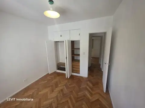Oficina 4 ambientes con 2 baños
