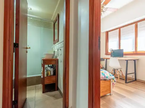 Venta casa 4 Ambientes con terraza propia, Wilde.