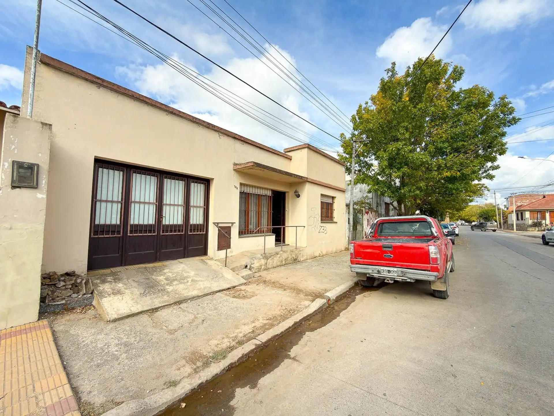 Casa 2 dorm, 110m² con cochera — Zona Calvario