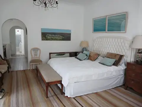 Casa 10 ambientes con 5 baños