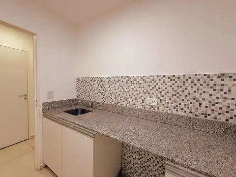 Local en Alquiler en Republica De La Sexta, $ 450.000