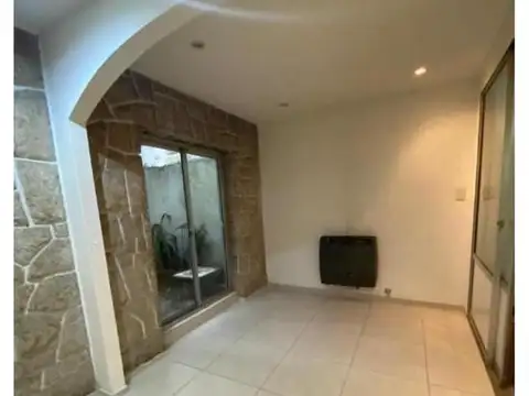 Casa en Alquiler con 2 cocheras