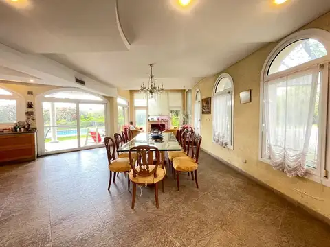 Casa en Venta con 2 cocheras