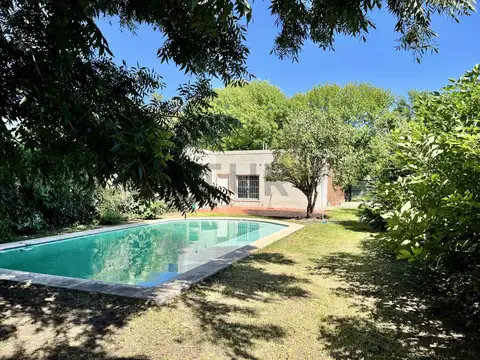 Casa en Venta con 2 cocheras