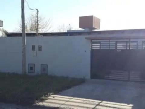 Casa en venta - 2 dormitorios 1 baño - cochera - 150mts2 - Villa Elvira, La Plata