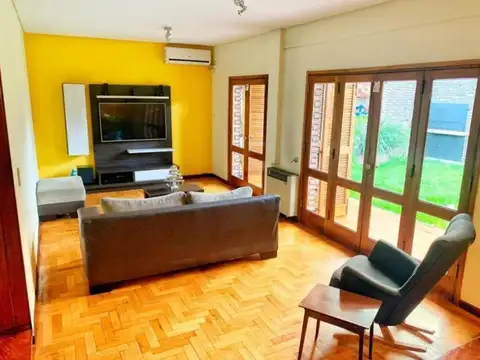 Chalet en Venta 5 ambientes 3 baños Fondo Haedo Norte