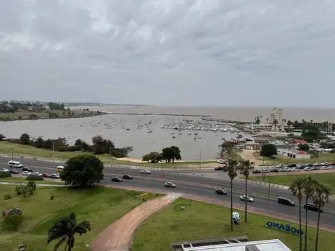 Alquiler, Puerto Buceo, 2 dorm, servicio y garaje 