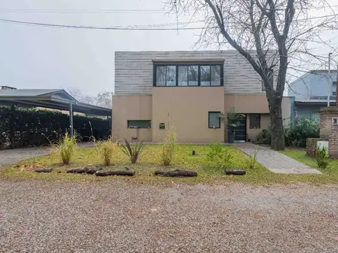 CASA 4 AMB VENTA EN BELLA VISTA BARRIO CON PORTON