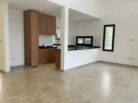BARRIO SANTA ELISA , VENTA CASA 4 DORMITORIOS