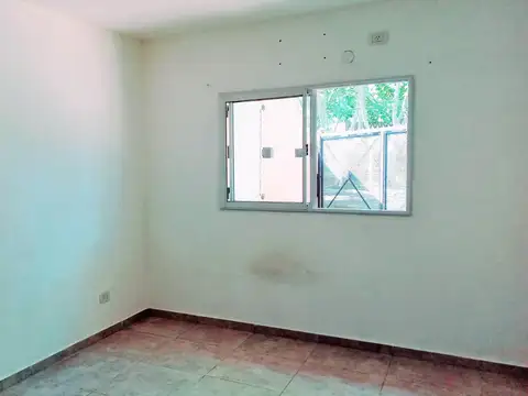 Depto Tipo Casa en Alquiler en Lomas De Zamora, $ 550.000