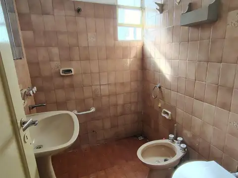 VENTA CASA MAS DOS DEPARTAMENTOS EN BARRIO JARDIN DEL PILAR