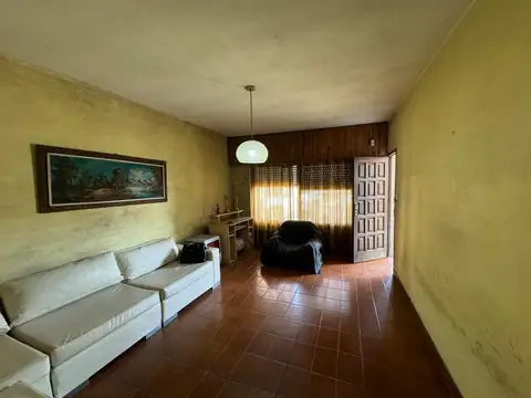 Casa 4 ambientes con 1 baño