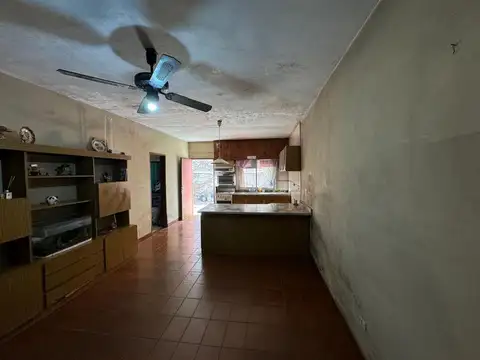 Casa Venta 4 ambientes cochera Berazategui