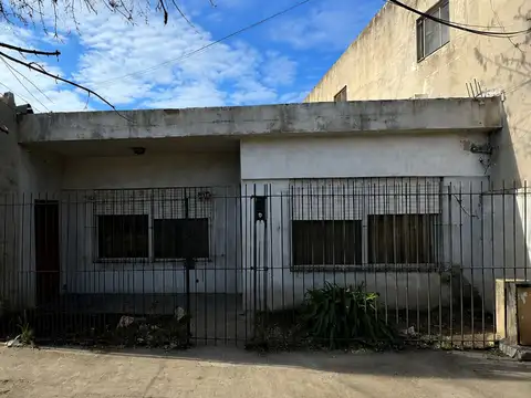 Casa Venta 4 ambientes cochera Berazategui