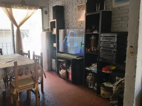 Depto Tipo Casa 4 ambientes con 1 baño