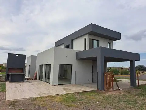 Casa  en Venta en San Sebastian, Escobar, G.B.A. Zona Norte