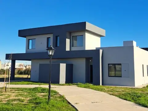 Casa 5 ambientes con 3 baños