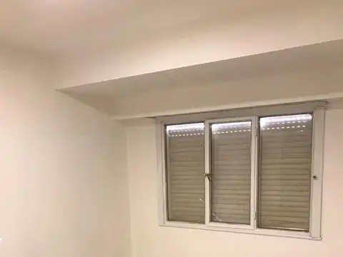 2 LOCALES Y 2 DEPARTAMENTOS SOBRE AVENIDA