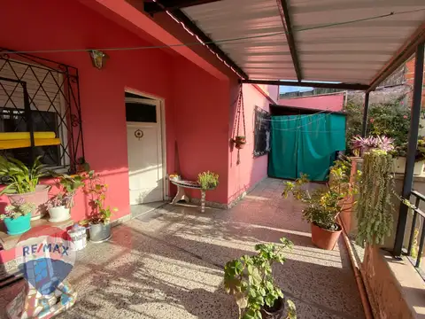 VENTA CASA 3 AMB + 2 DEPTOS, VICTORIA