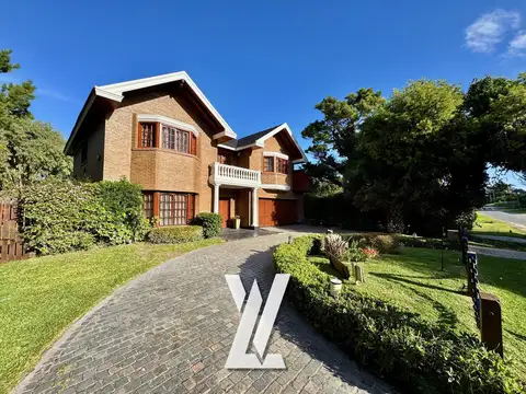 Casa 7 ambientes en venta en Pinamar - Zona Iglesia -Apto credito