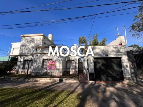Casa en Moreno centro con local