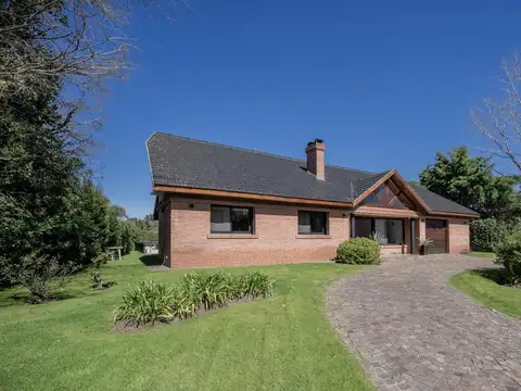 Venta. Casa 5 ambientes Club de Campo Hacoaj, Isla Eilat.