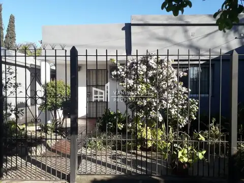 Casa en venta 3 ambientes c/ cochera en Belén de Escobar