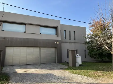 Propiedad a la venta de 4 dormitorios, Punta Chacra Roldan.