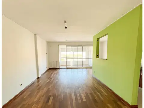 Departamento de 2 Dormitorios y Cochera en excelente estado