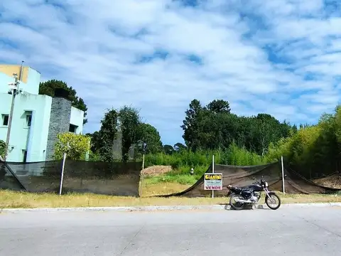 Venta LOTE 600m2 nivelado y planos aproba p/ obra zona golf