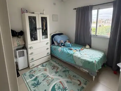 Casa en Alquiler con 2 cocheras