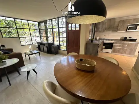 Casa en Alquiler con 2 cocheras