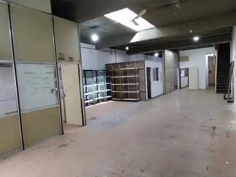 LOCAL C/DEPOSITO ENTRADA CAMION 2 PLANTAS Y OFICINAS