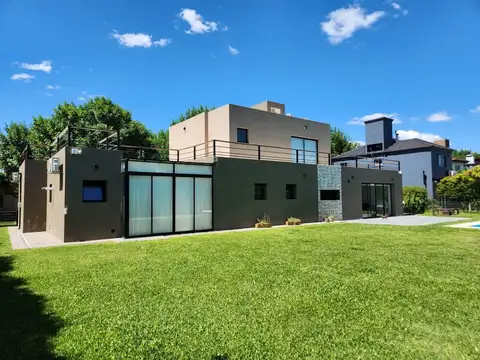 VENTA CASA 6AMB HARAS MARIA ELENA PERMUTA APTO CRE