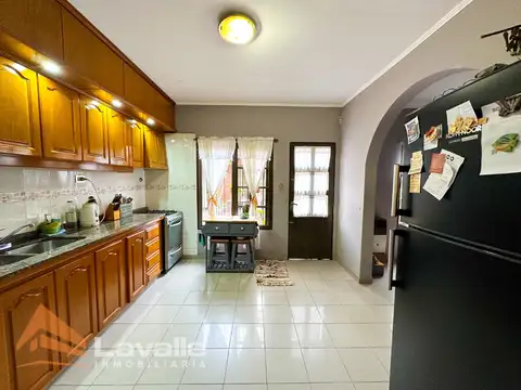 Casa 5 ambientes con 2 baños