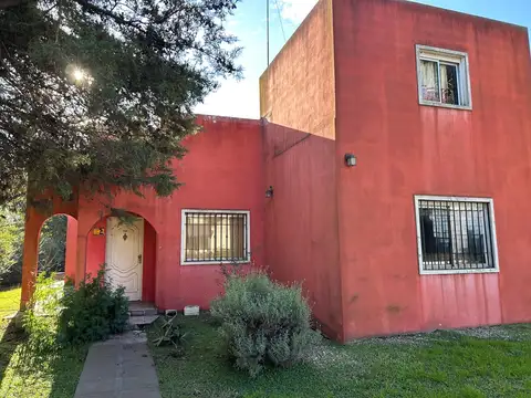 Venta. Casa 5 ambientes. Parque Exaltacion. Exaltacion de la Cruz .
