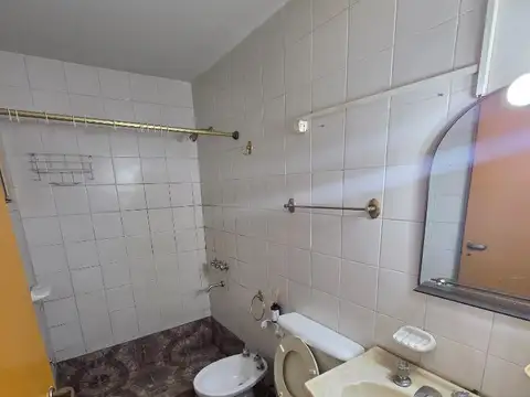 CHALET 3 AMB C/COCHERA Y FONDO EN QUILMES!