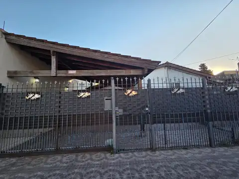CHALET 3 AMB C/COCHERA Y FONDO EN QUILMES!