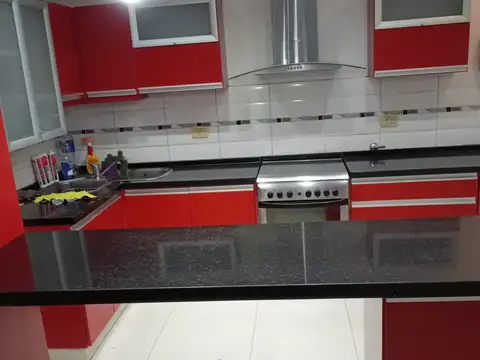 EXCELENTE P.H. DE 3 AMBIENTES A LA CALLE CON PATIO Y LAVADERO A METROS DEL PARQUE SARMIENTO
