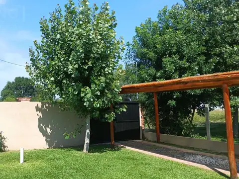 Casa en Venta con 2 cocheras