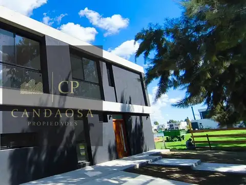 BCF. Casa con ambientes amplios a la laguna