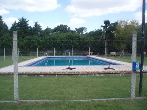 Casa en Alquiler con 3 cocheras