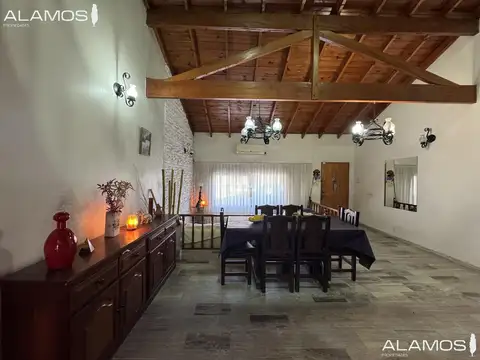 Casa 5 ambientes con 2 baños