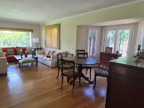 Casa 6 ambientes con 2 baños