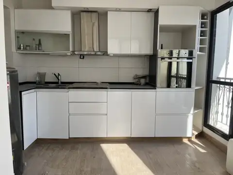 DEVOTO: 3 AMBIENTES FRENTE, PISO UNICO CON ENTRADA INDEPENDIENTE, BALCON Y PATIO CON PARRIL, BAULERA, SIN EXPENSASLA