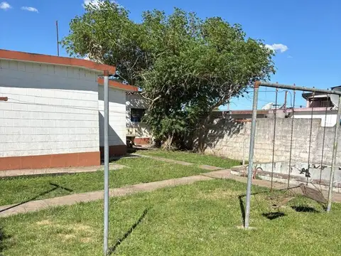 Casa 6 ambientes con 2 baños