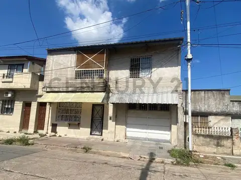 Gran Casa en Pasaje Virasoro - La tranquilidad de Piñeyro a pasos de CABA